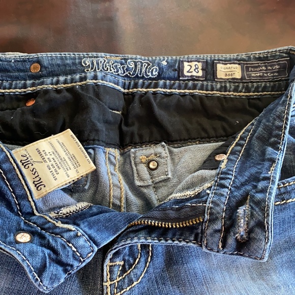 Miss Me Signature Boot Cut Jeans EUC - Picture 4 of 4